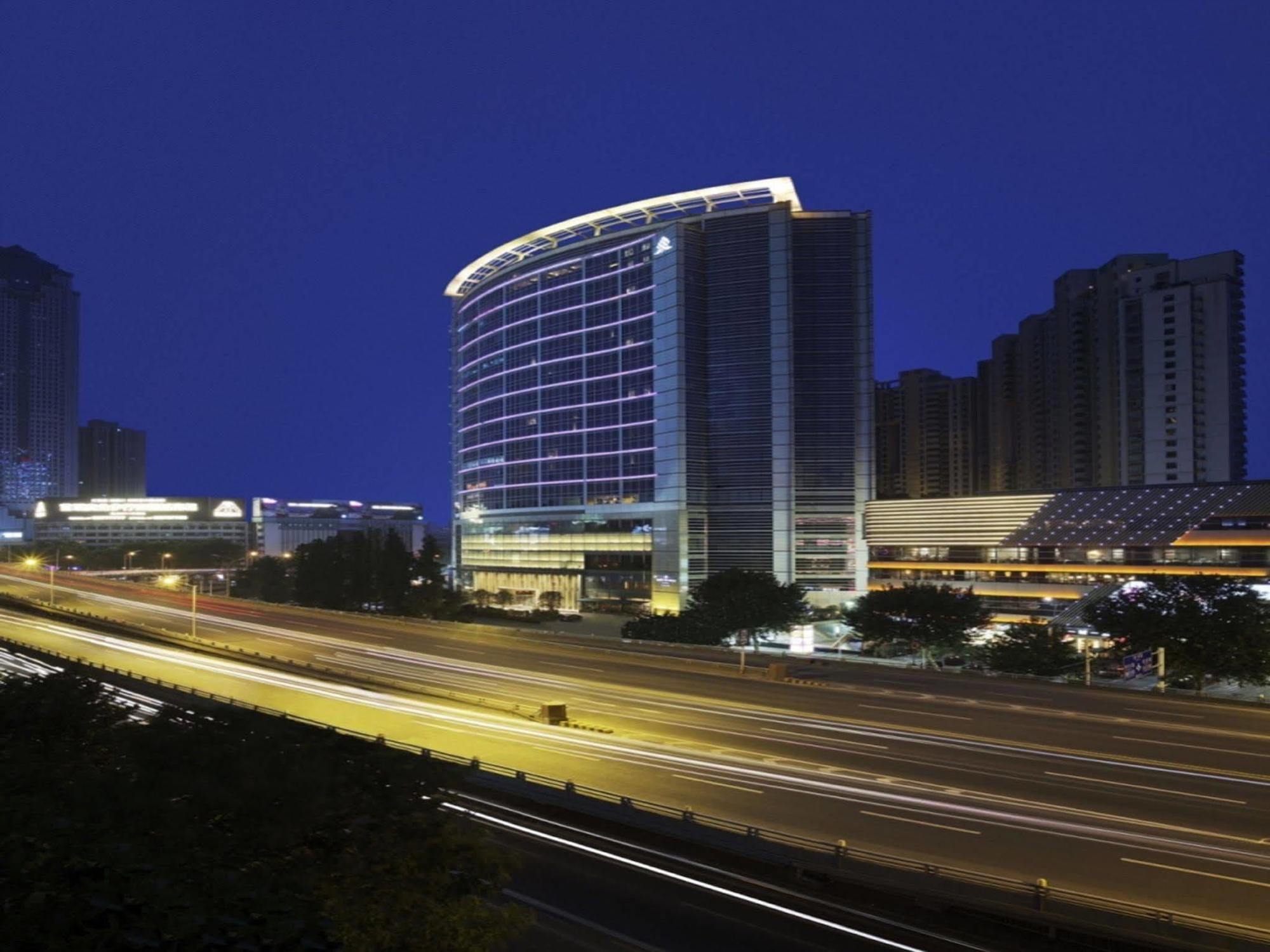 New World Wuhan Hotel Exterior photo